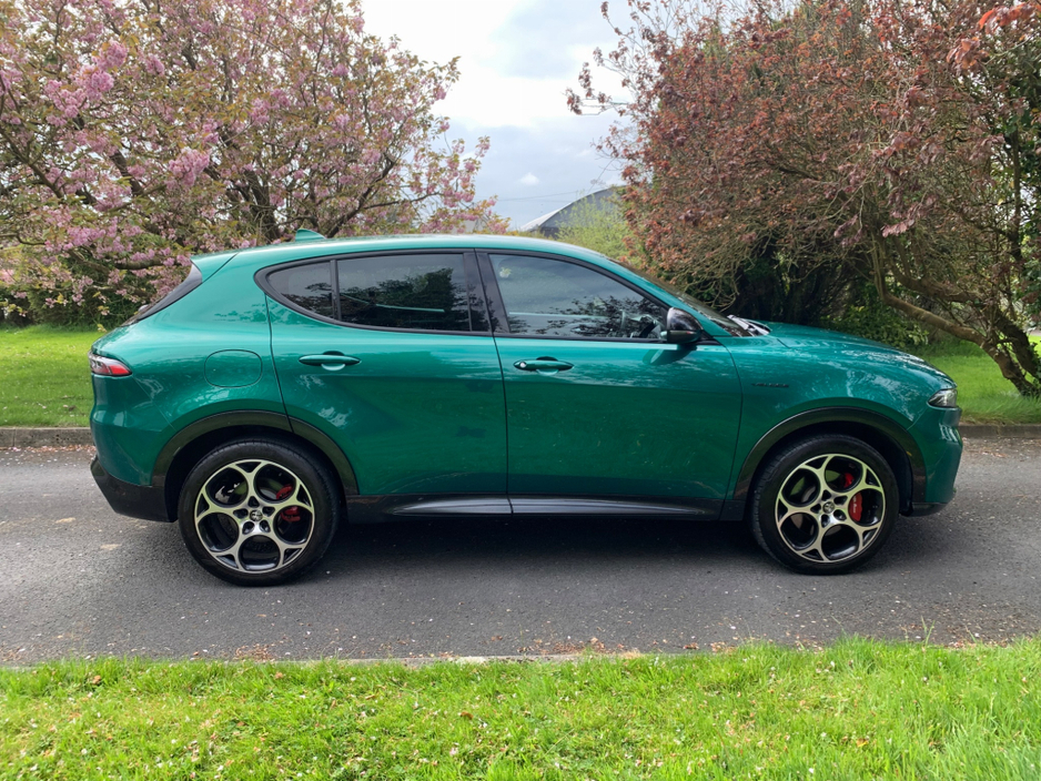2023 Alfa Romeo Tonale 1.3L Petrol Plug-in Hybrid For Sale Images