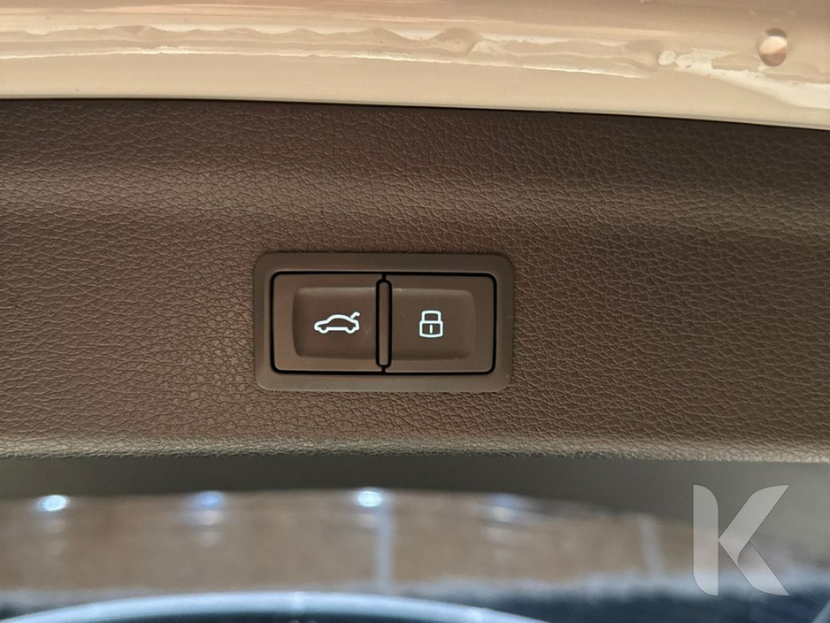 Audi Q3 1.5 TFSI S-LINE - HALF BLACK LEATHER - FACTORY ALLOYS - CRUISE CONTROL - HEATING / AC CONTROLS - — thumbnail 12