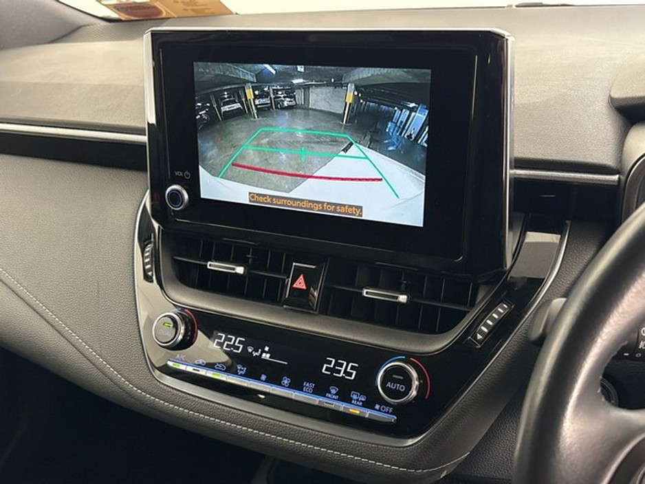 Toyota Corolla Luna Sport Hatchback Hybrid — thumbnail 14