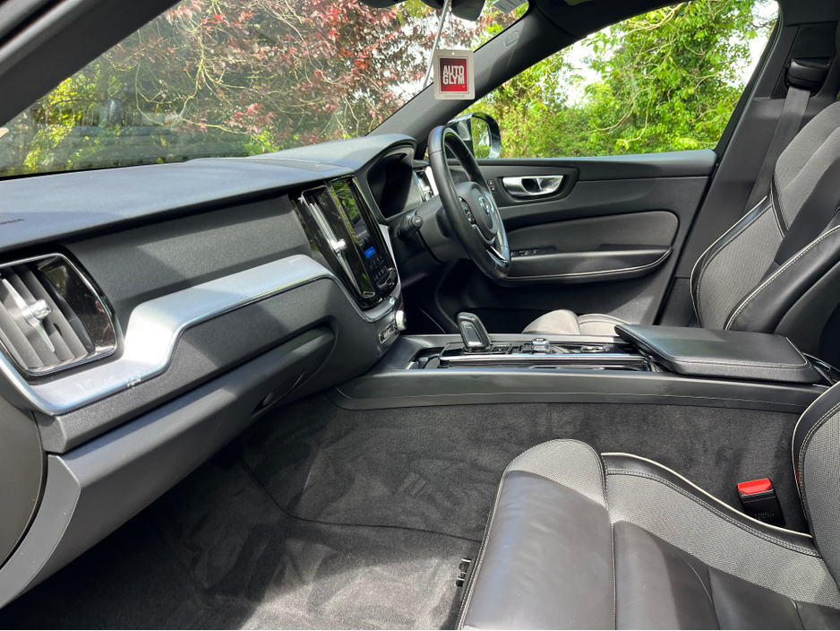 2022 Volvo XC60 2L Diesel For Sale Images