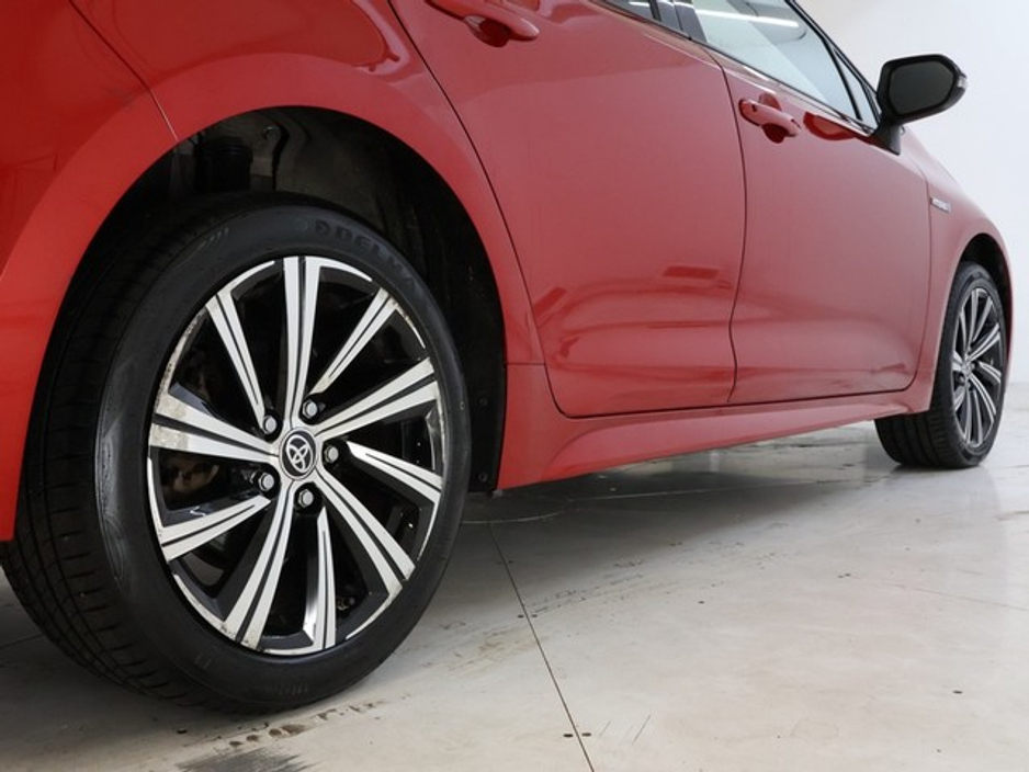 Toyota Corolla Luna Sport Hybrid Hatchback — thumbnail 11