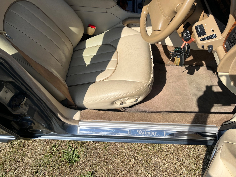 1995 Daimler Saloon 4.1L Petrol For Sale Images