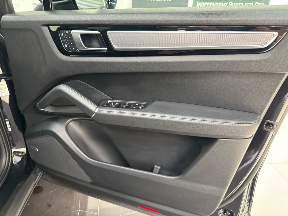 2022 Porsche Cayenne 3L Petrol Plug-in Hybrid For Sale Images