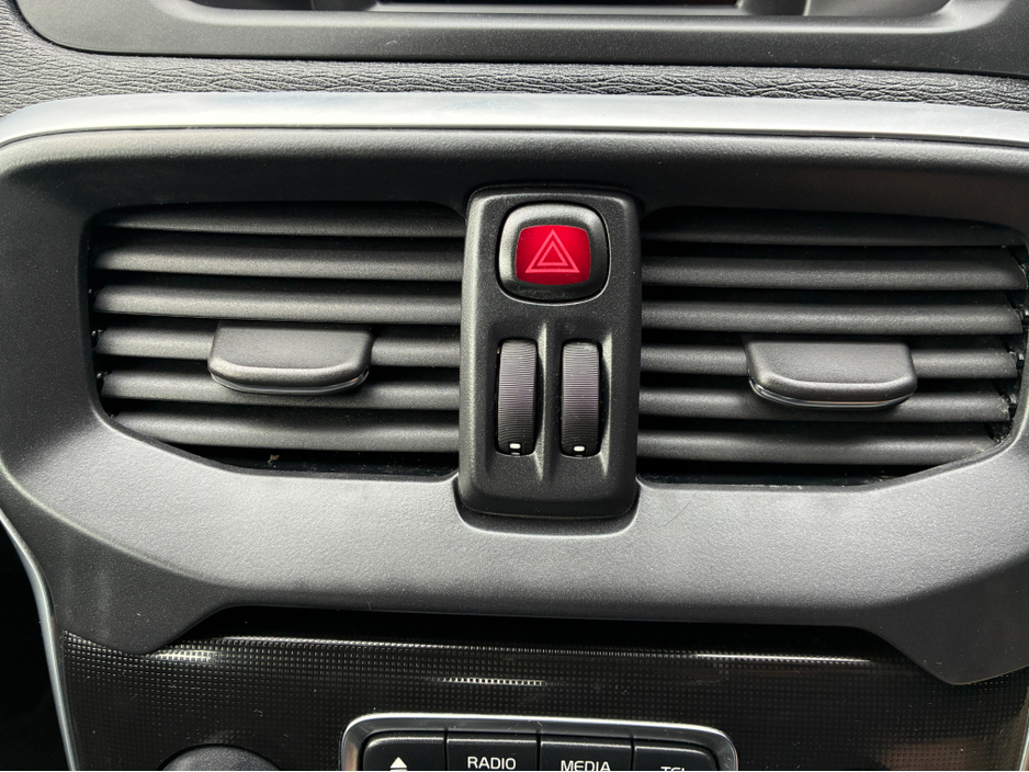2018 Volvo V40 2L Diesel For Sale Images