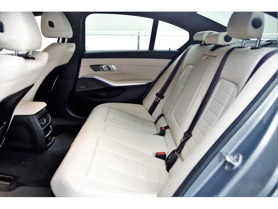 BMW 3 Series 330E M SPORT PRO +TECH + COMFORT PACK*FULLY LOADED*BEIGE LEATHER* — thumbnail 16