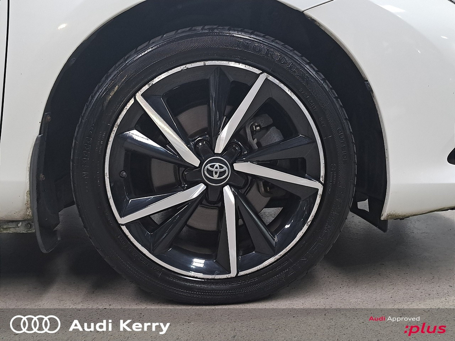 Toyota Auris HYBRID LUNA SPORT 4DR AUTO — thumbnail 9