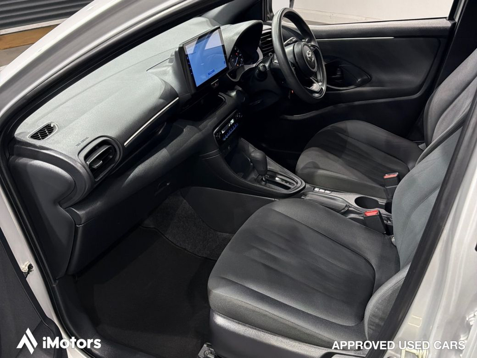 Toyota Yaris AUTOMATIC HYBRID X — thumbnail 12