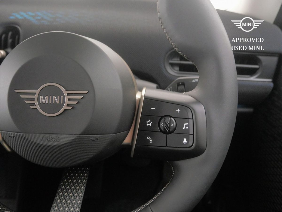 2025 MINI Hatch 2L Petrol For Sale Images