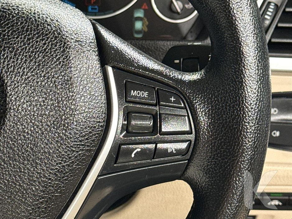 BMW 3 Series 330e 2.0 HYBRID - MULTI FUNCTION STEERING WHEEL - CRUISE CONTROL - LANE KEEP ASSIST - HEATING / AC CONTROLS - HEATED SEATS - REVERSE CAMERA - ELECTRIC — thumbnail 17