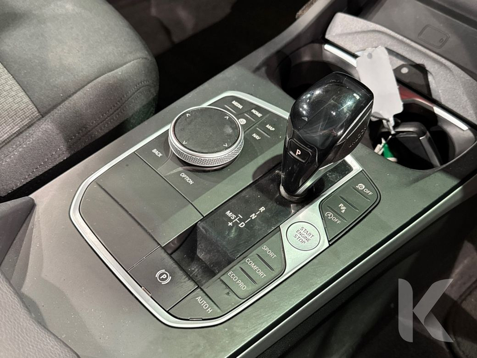 BMW 1 Series 1.5 AUTOMATIC - NEW MODEL - PLAY EDITION - FACTORY ALLOYS - REAR CAMERA - ELECTRIC SEATS — thumbnail 17