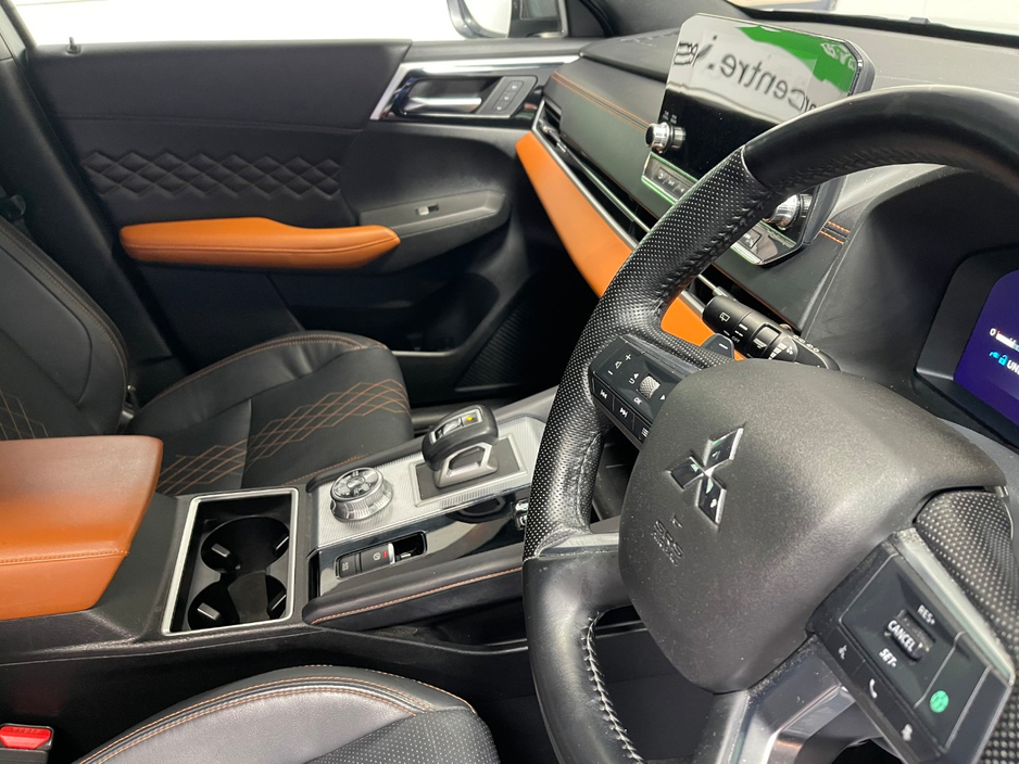 2022 Mitsubishi Outlander 2.4L Petrol Plug-in Hybrid For Sale Images