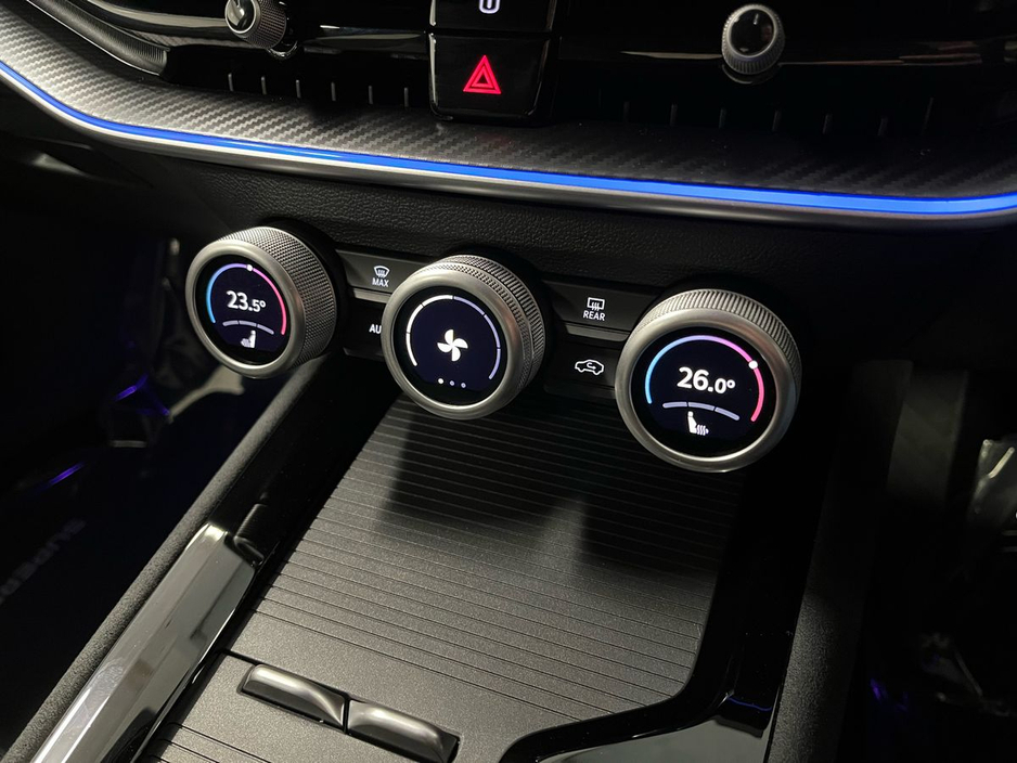 Skoda Superb Sportline DSG 2.0TDI 150BHP - Reversing Camera - Ambient Lighting - Climate Control - Electric Heated Memory Seats - Keyless Start - Apple CarPlay/Android Auto — thumbnail 14