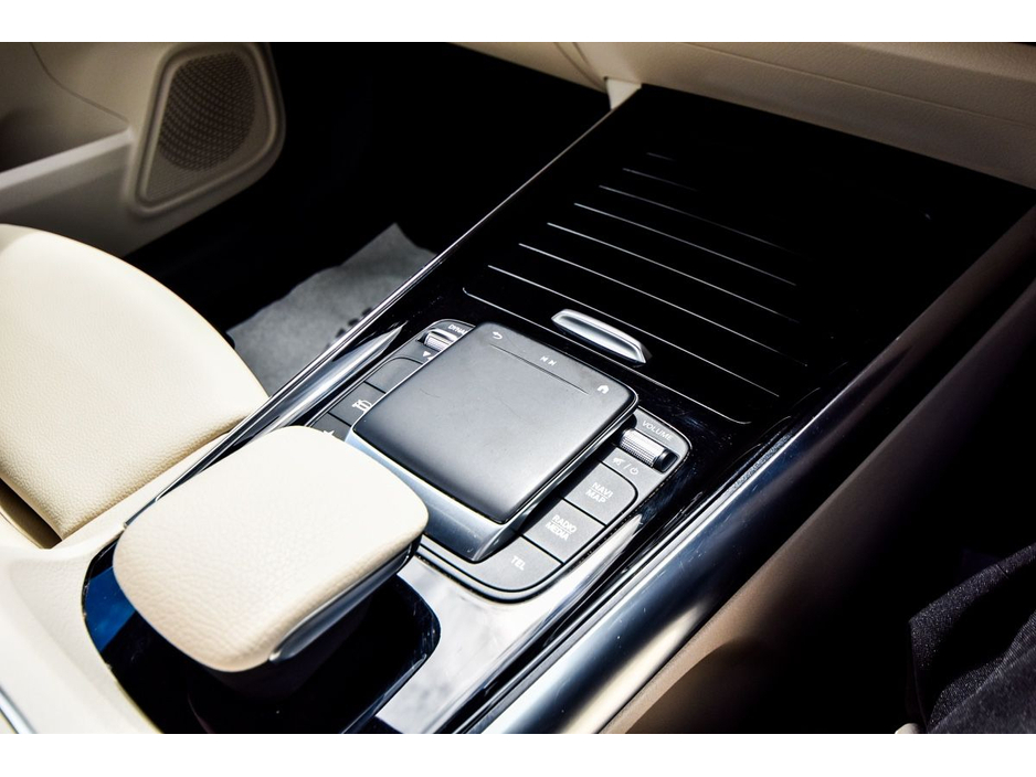 Mercedes-Benz GLA Class 180d Progressive Night Pack Auto — thumbnail 21