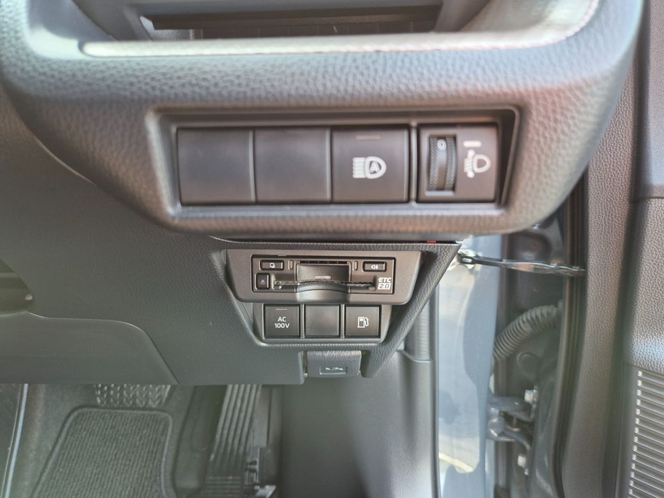 Toyota Prius 2.0 HEV / G-PACK HIGH SPEC / LOW MILEAGE / TAX €150 — thumbnail 24